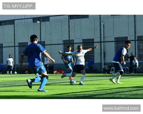 在绿茵场上与足球明星共舞的第一视角体验之旅